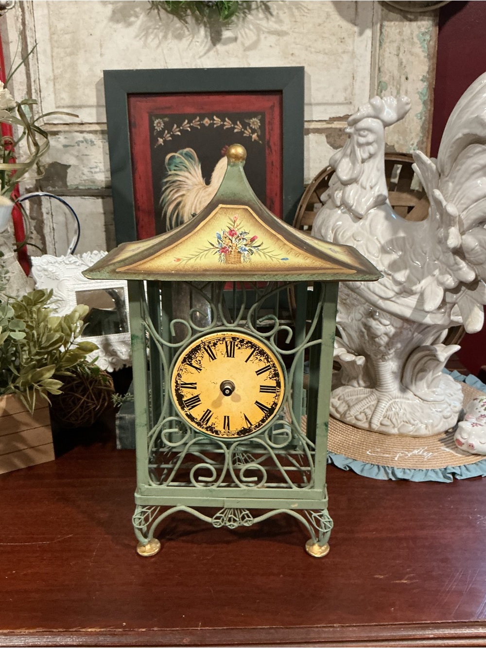 🎉 Host Pick 🎉Decorative Green Metal Pagoda Clock READ